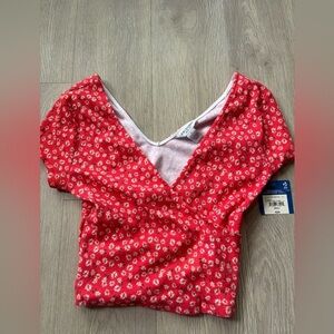 NWT red floral vneck crop top size small